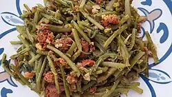 Spanische Golddistel (äußerer Wurzelteil wie Schwarzwurzeln, Mitteladern der Blattrosette, auch die Spreiten, Blüten wie Safran)