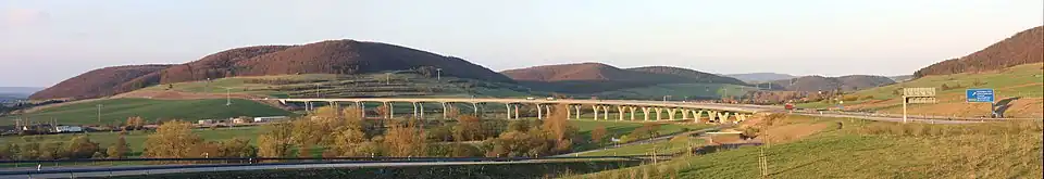 Die Brücke in ganzer Länge