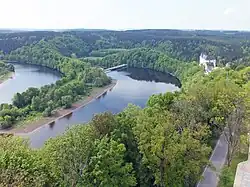 Blick von Saaleturm auf die Talsperre Burgkhammer unterhalb von Schloss Burgk