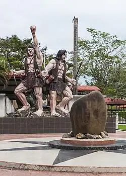 Gombunan-Tamadon-Memorial und Einigkeitsstein