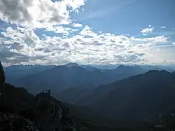 Südwesten, in der Bildmitte Österreichischer Schinder (links) und Bayrischer Schinder (rechts), dazwischen der Guffert