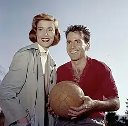 Aufnahme zum Film Taxichauffeur Bänz, Elisabeth Müller und Maximilian Schell, 1957