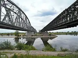 Neue und alte Brücke vom westlichen Ufer aus