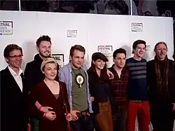 Charley Ann Schmutzler (2.v.l.)