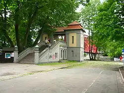 Treppenaufgang am südöstlichen Ende der Tegeler Hafenbrücke