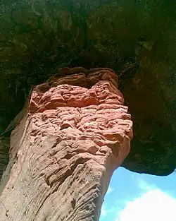 Detail des Tischfußes