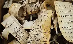 Alte Noten aus der Zeit um 1800, die als Dichtungsmaterial in einer Thüringer Kirchenorgel wiederverwendet wurden