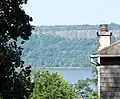Blick über Hudson River auf The Palisades