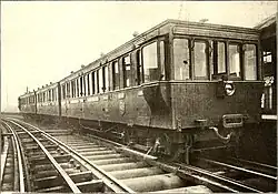 Elektrisch betriebener Drei-Wagen-Zug der Liverpool Overhead Railway (Indienststellung ca. 1896)