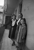Drei Menschen in Budapest, Ungarn, 1948