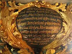 Inschrift in der Hängetraube unter der Kanzel