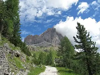 Blick von Westen Richtung Tofana di Rozes mit links dem Kamm des Castelletto