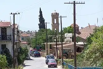 Eine Straße in Tochni