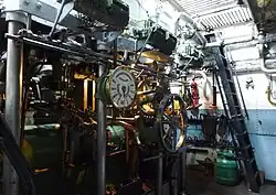 Tonnenleger Bussard, Maschine