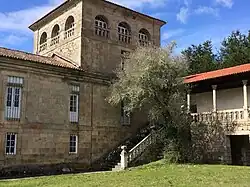 Turm und Unterkünfte