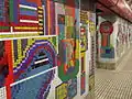 Mosaik (1983–85) in der U-Bahn-Station Tottenham Court Road, London (Ausschnitt)