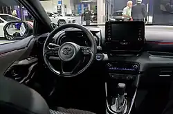 Toyota Yaris Hybrid, Armaturentafel