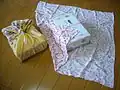 Furoshiki als Geschenkverpackung
