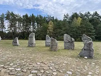 Gedenksteine mit den Herkunftsländern der Opfer