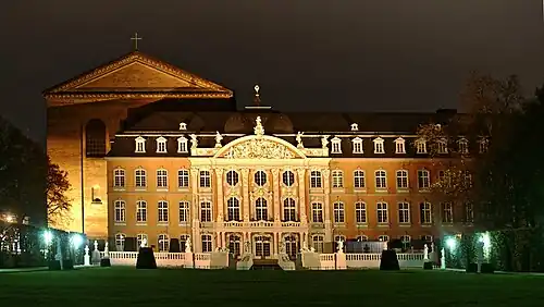 Kurfürstliches Palais und Basilika nachts