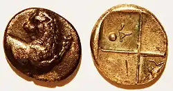 Vor- und Rückseite Triobol aus Chersones, Motive auf Teilflächen des viergeteilten Quadratum incusums der Rückseite (rechts), ca. 400–350 v. Chr.