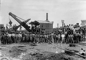 Arbeiter des Bauxittagebaus in Moengo, ca. 1930