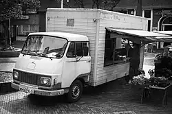 Verkaufswagenaufbau auf Pritschenfahrgestell