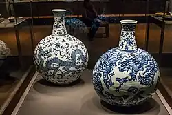 Vasen aus der Ming-Dynastie, 1403–24.