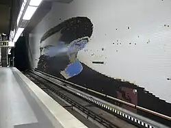 Mosaik von Theodor Herzl am Bahnsteig