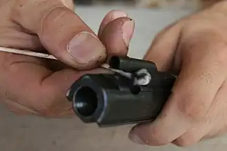 Verbrennungsrückstände am Verschluss­träger