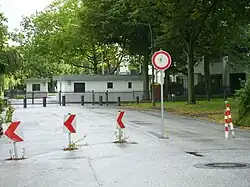 Gesperrte Straße Alsterufer, Blick aus Richtung Harvesterhuder Weg (Foto: 2009)