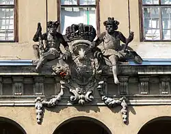 Wappen auf Schloss Übigau mit Herakles, Dresden