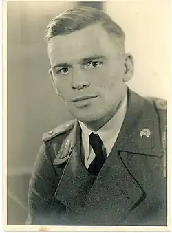 Ulrich Sporleder, Widerstandskämpfer gegen den Nationalsozialismus und Pfarrer der bekennenden Kirche in der Uniform eines Offiziers der Panzerjäger, Fotografie um 1940
