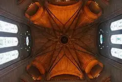 Liverpool Cathedral, Fenster „frühgotisch“, Holzgewölbe kreativ, Laterne auf der Laterne