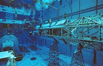 EVA-Training in einem Wasserbecken