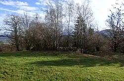 200 m nördlich der Burg: Reste eines Bollwerks der Belagerung durch Ungarn, 15. Jahrhundert