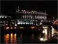 Unilever House, Themse und Blackfriars Bridge, London, bei Nacht