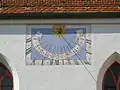 Sonnenuhr an der Südfassade des Langhauses
