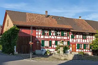 Bauernhaus & Brunnen