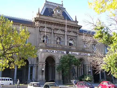 Frontansicht der Estación Central General Artigas