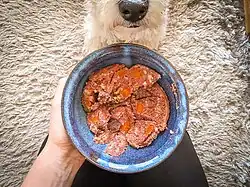 Nassfutter in Schale