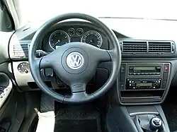 Cockpit (mit nicht originalem Radio)