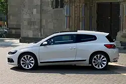 Seitenansicht mit Panoramadach