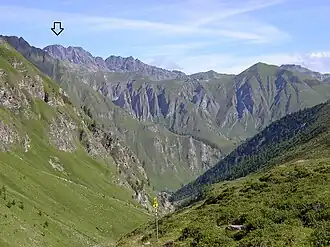 Bürkelkopf und Samnaun im Tal im Sommer