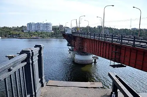 Bewegliches Element in der Brückenmitte