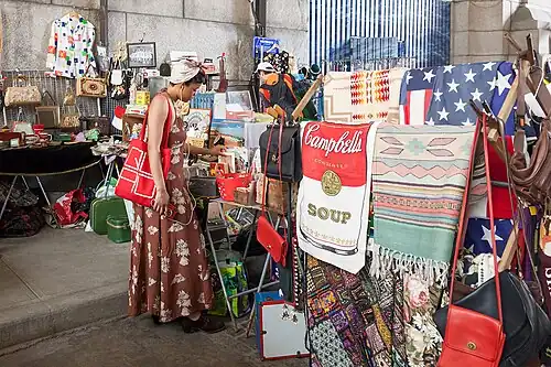 Flohmarktunternehmen „Brooklyn Flea“ im Dumbo Archway
