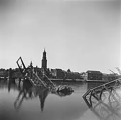 Gesprengte Brücke im April 1945