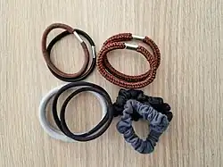 Haargummis mit/ohne Metallverschluss und Scrunchies
