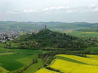 Blick vom Bergfried der Burg Gleiberg westnordwestwärts zum Vetzberg