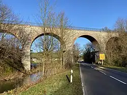 Viadukt über die Lindlarer Sülz und L 284 – im Hintergrund Bruch